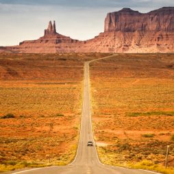 Road to Monument Valley Tribal Park