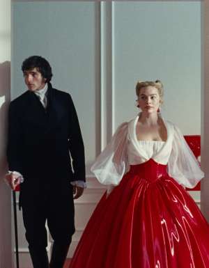 (L-r) JACOB ELORDI as Heathcliff and Actor, Producer MARGOT ROBBIE as Catherine Earnshaw in “Wuthering Heights,” a Warner Bros. Pictures Release.