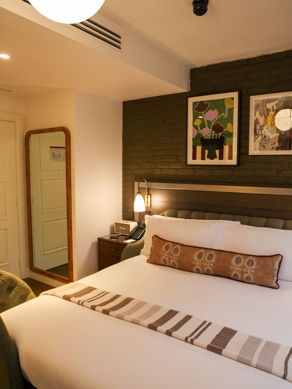 Virgin Hotels London-Shoreditch bed in Grand Chamber King room
