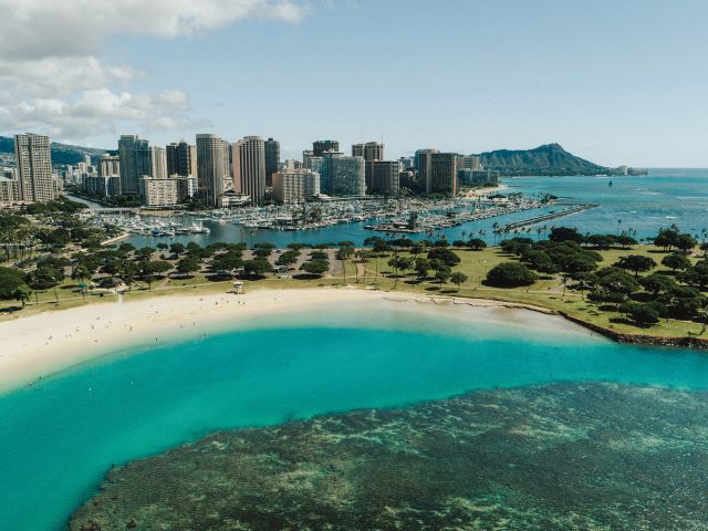 Lē‘ahi or Diamond Head from above