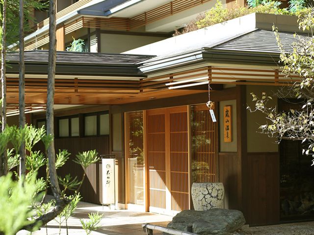 the exterior of Arashiyama Onsen Kadensho 