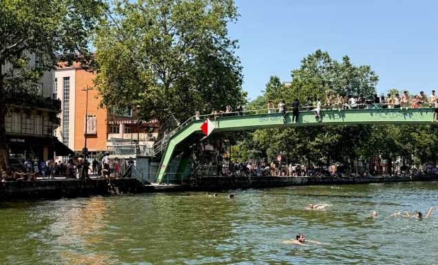people swimming in the Canal Saint-Martin in Paris