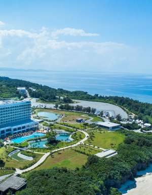 Aerial view of Hilton Okinawa Sesoko Resort, one of the destinations when you visit 3 of the best island-hopping destinations in Okinawa.