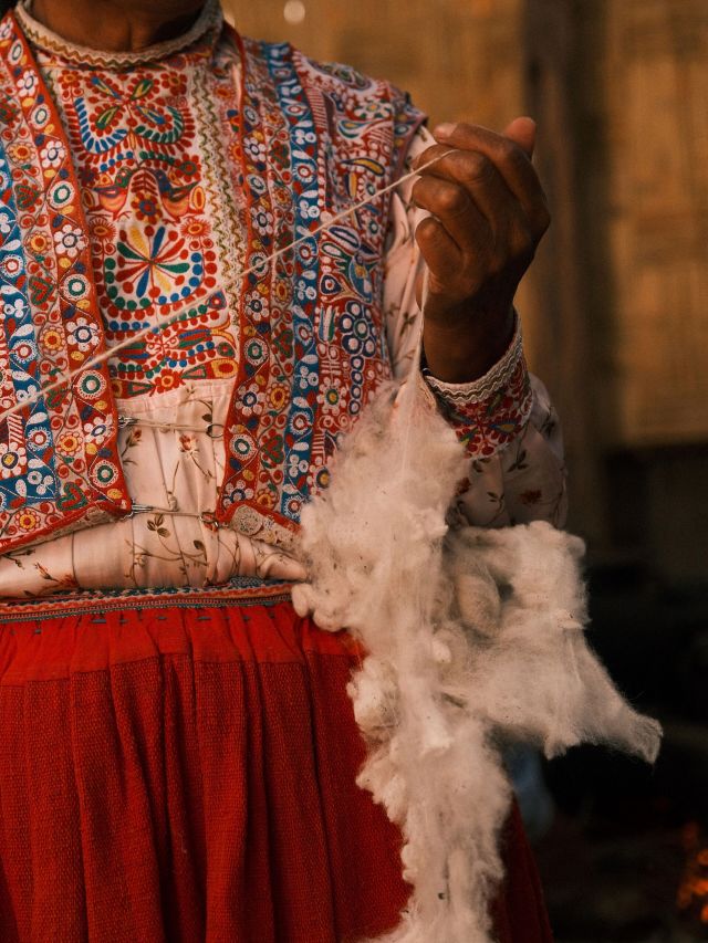 turning wool into clothing in Peru