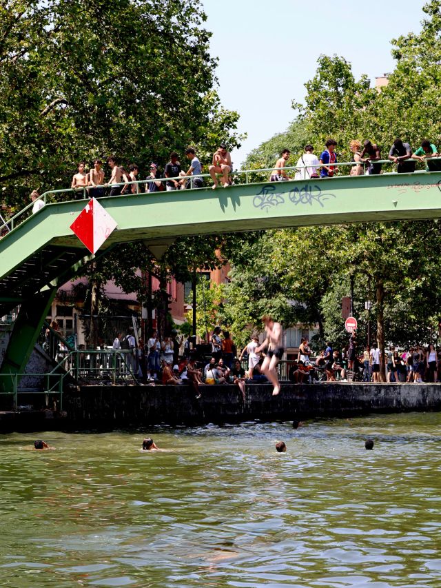 people swimming in the Canal Saint-Martin in Paris