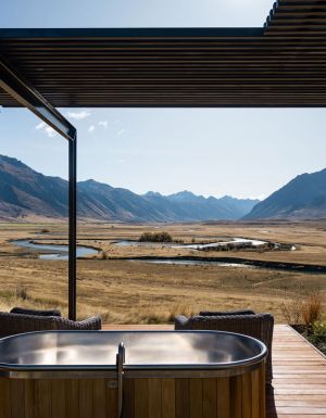the outdoor tub at The Lindis Lodge, New Zealand