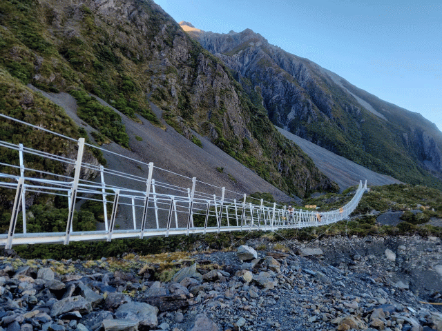 Aoraki/Mount Cook suspension bridge
