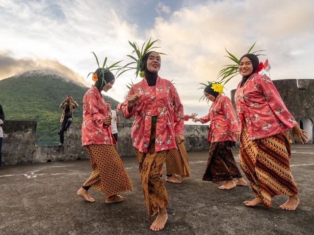 Coral Expeditions Banda Neira Fort Belgica cultural performance