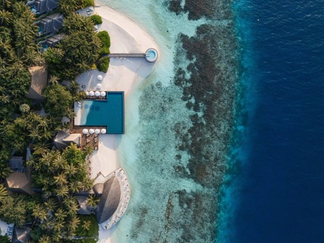 Huvafen Fushi (North Malé Atoll) from above