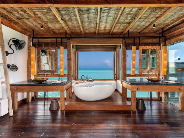 Gili Lankanfushi's open-air bathroom with sea views