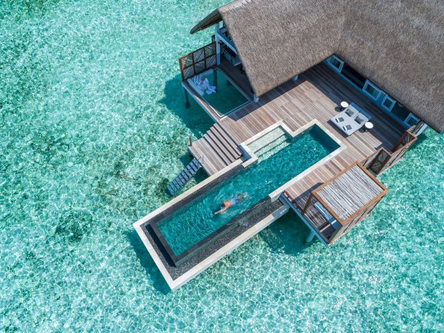 Four Seasons Resort Maldives at Landaa Giraavaru infinity pool