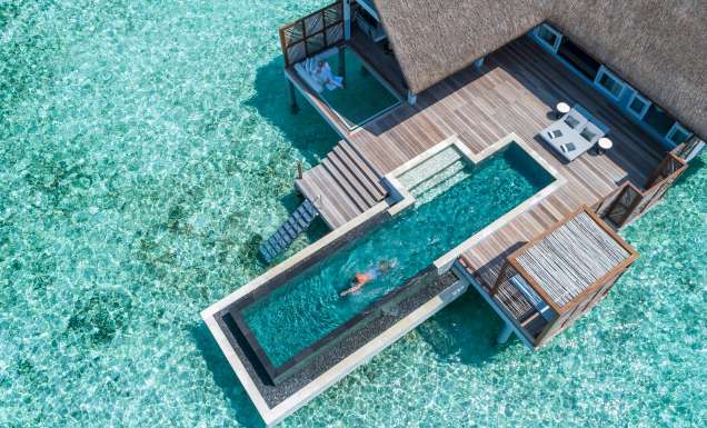 Four Seasons Resort Maldives at Landaa Giraavaru infinity pool