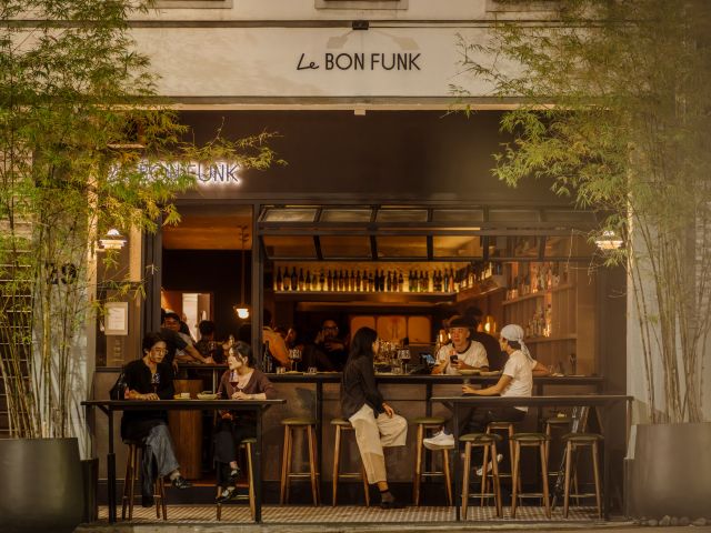 Le Bon Funk front exterior, Singapore bars