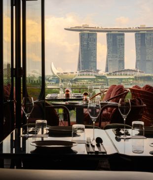 <p>15 of the<i> best bars in</i> <strong>Singapore</strong></p>
