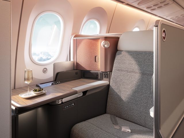 qantas business class suite work space