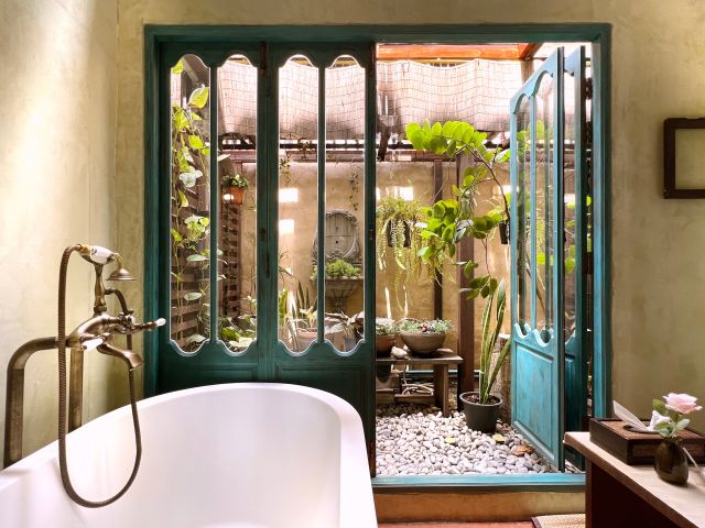 Garden Suite bathroom, Old Capital Bike Inn