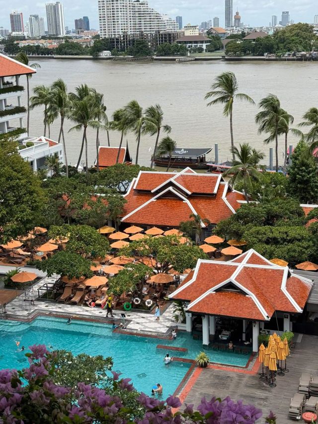 Anantara Riverside Bangkok Resort pool