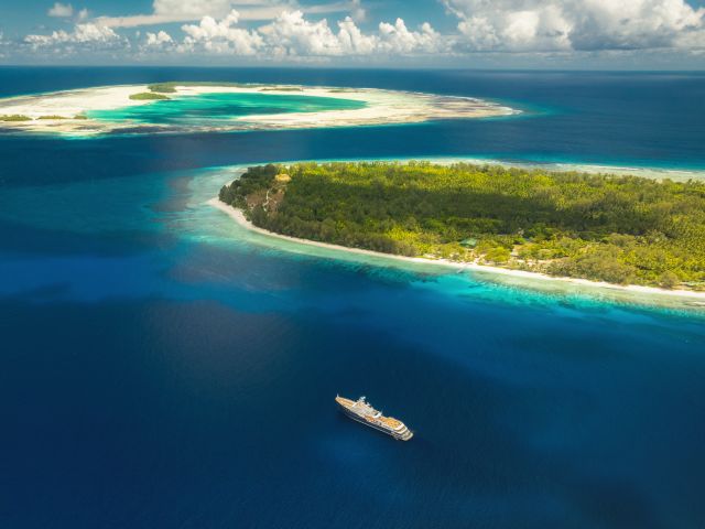 Aqua Lares sailing on the Seychelles