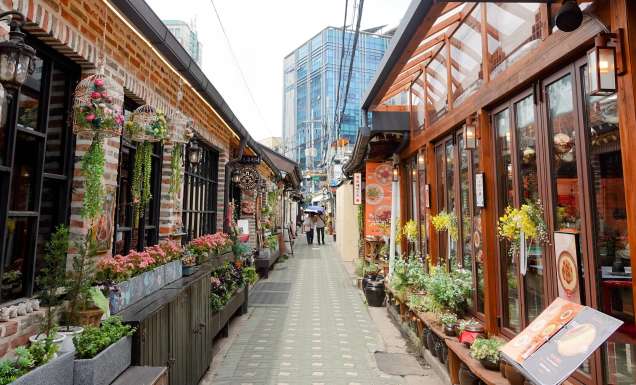 Alley in Ikseon-dong Hanok street, timout