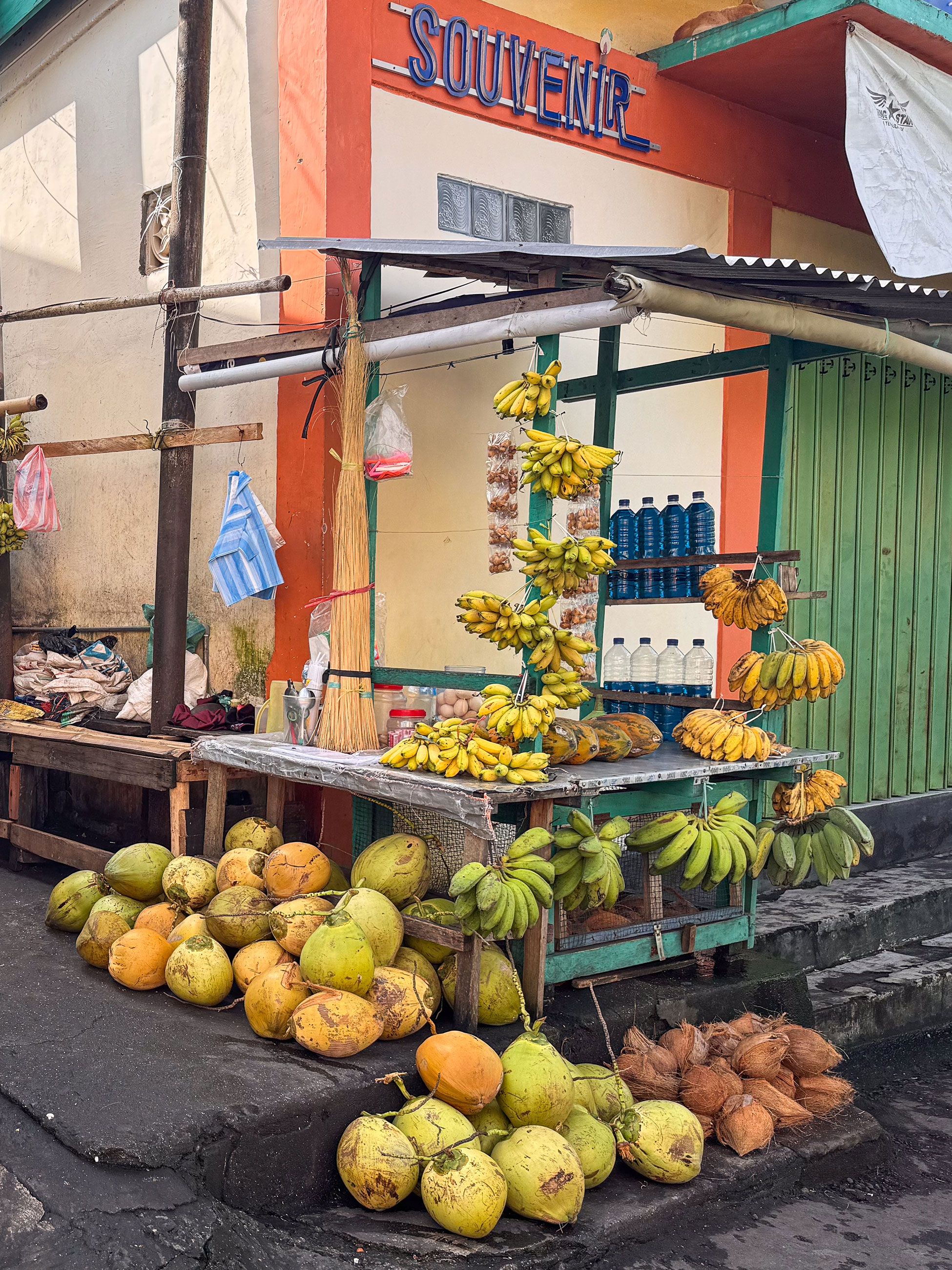 Banda Neira street stall