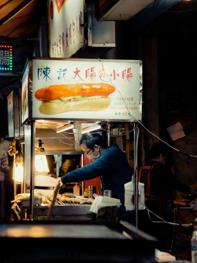 Cooking food at Shilin Night Markets in Taipei