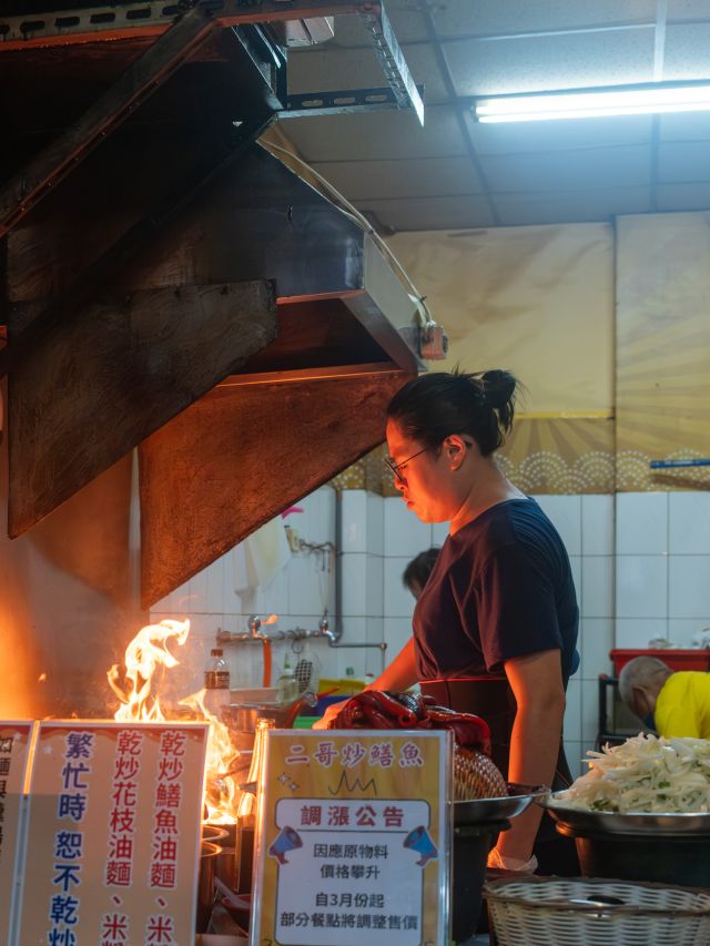 Vendor cooking stir-fried eel noodles.