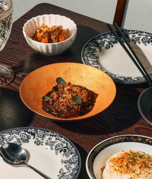 <p><strong>Singapore’s</strong> <i>best restaurants</i> that are as vibrant as the city itself</p>